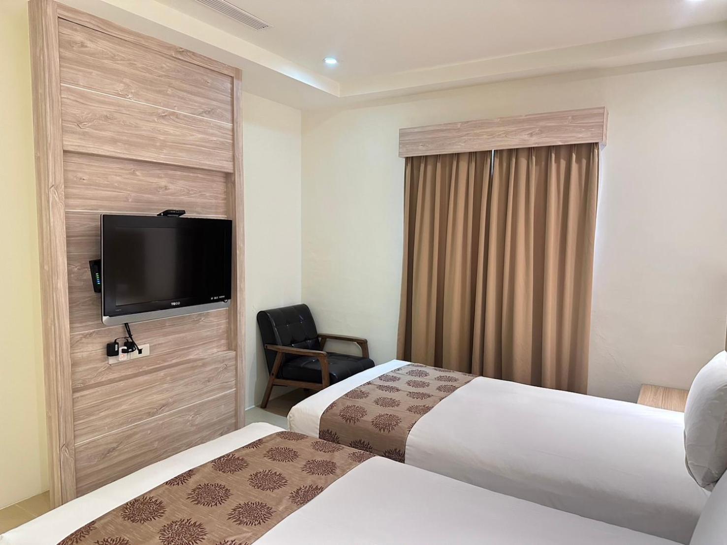 East Town 26 Hotel Хуалянь Экстерьер фото