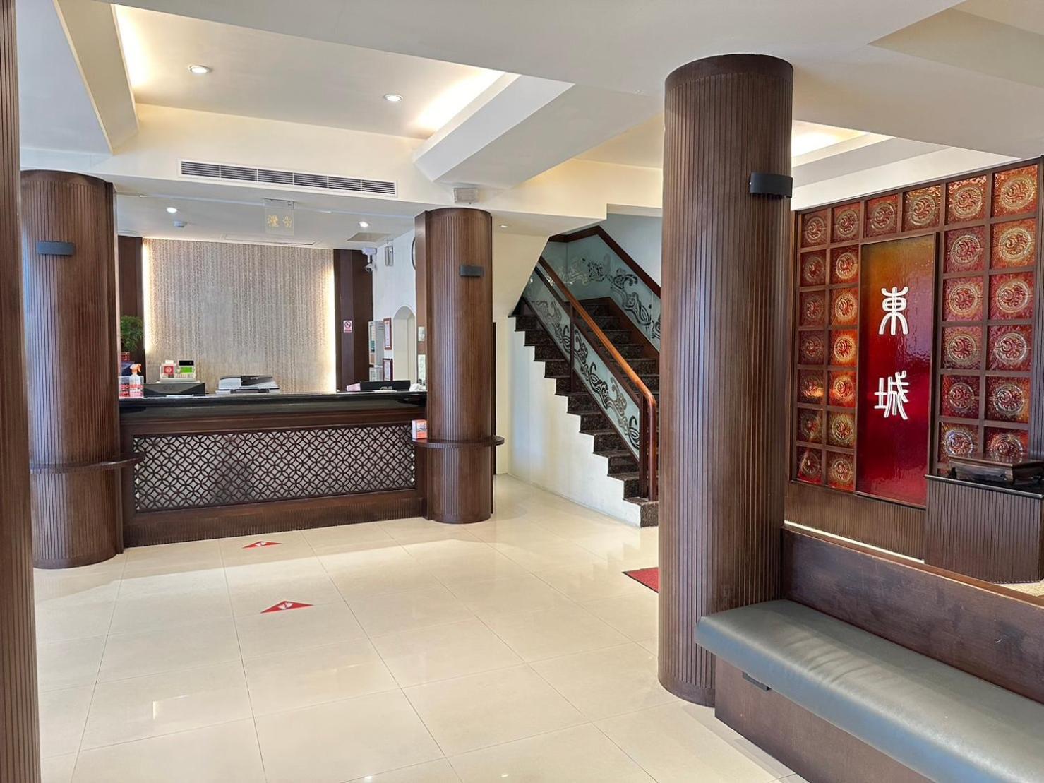 East Town 26 Hotel Хуалянь Экстерьер фото